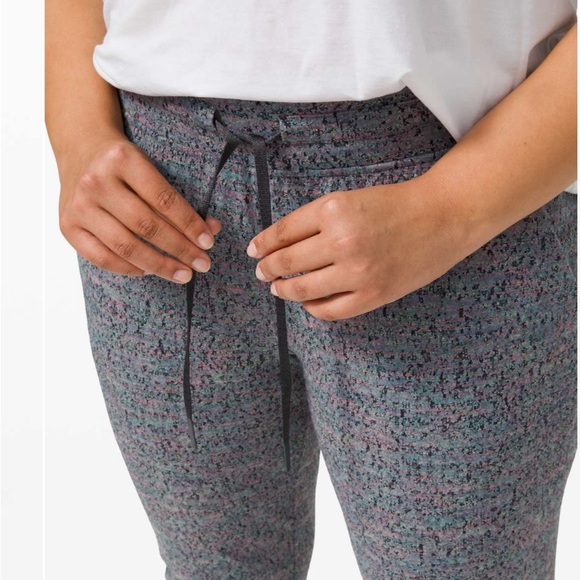 Lululemon Ready to Rulu high rise jogger size 6 - Picture 4 of 5